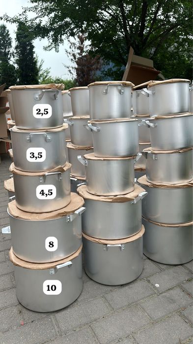 Продаю кастрюли полный набор на фото показано объем