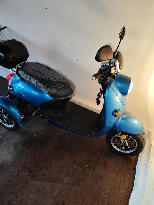 Vând scuter electric