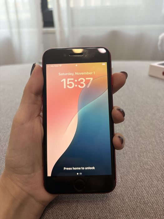 Продавам Iphone SE 2020 64GB