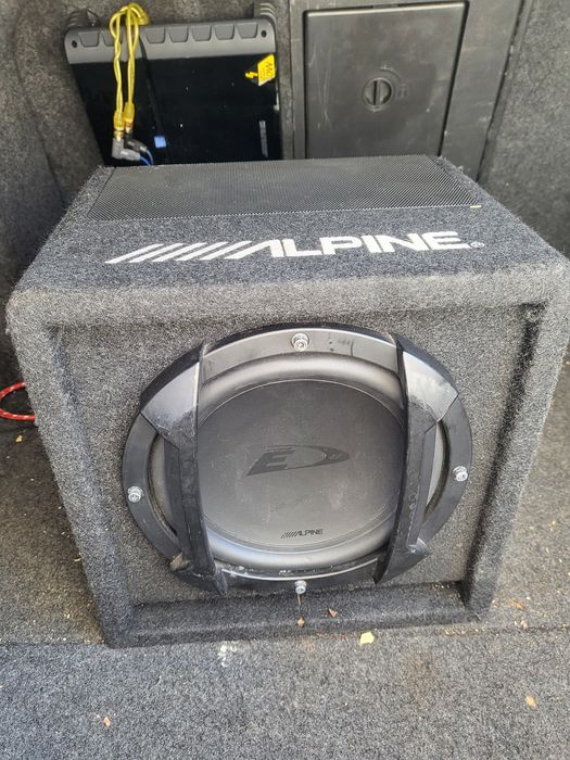 Subwoofer alpine si player auto alpine.
