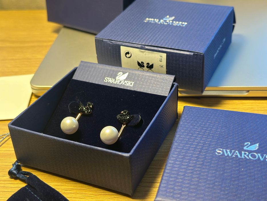 Cercei Swarovski Swan lebădă neagră cu perla, aurii