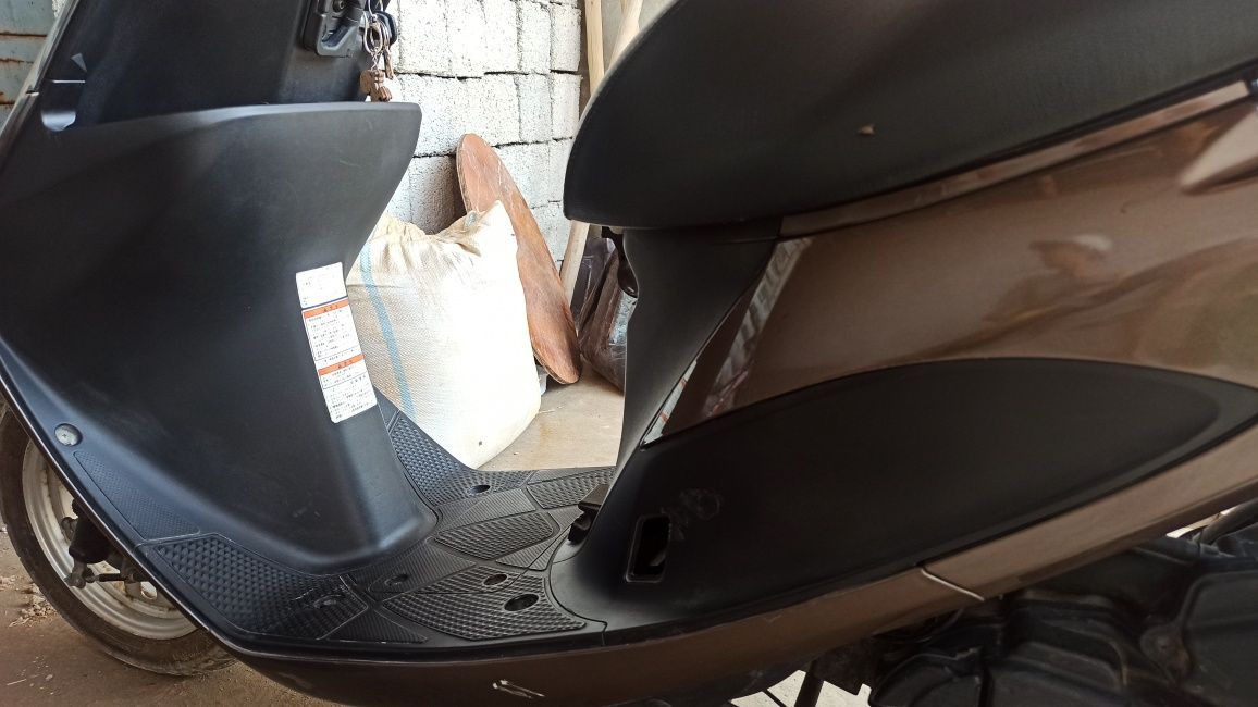 Skuter Suzuki address v50