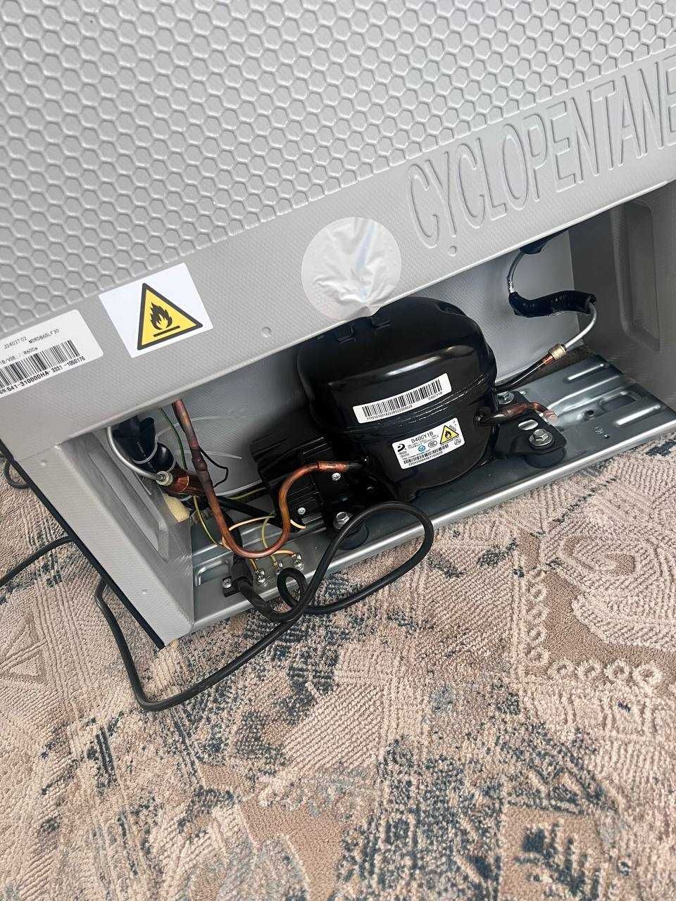MIDEA мини холодильник