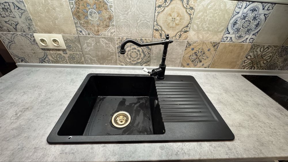 Продавам кухня - кухненски шкафове