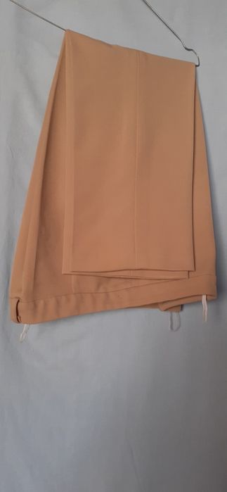 Costum cu pantalani bej