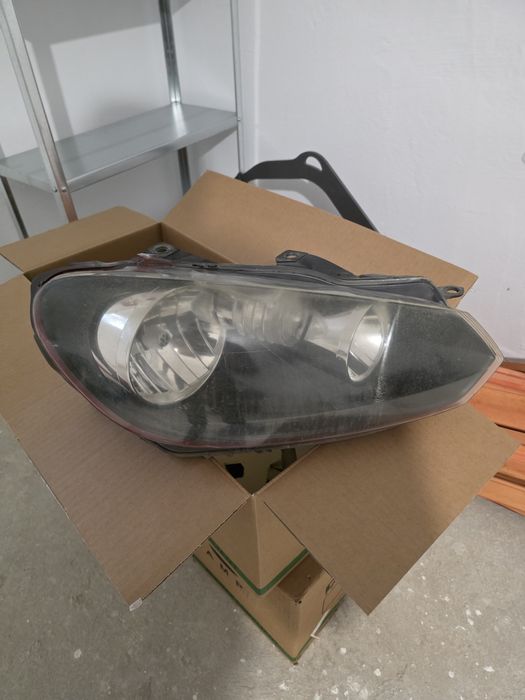 Faruri golf 6 stânga/dreapta,faruriile sunt matuite pe interior