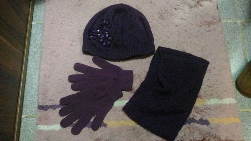 Шал, шапка, ръкавици и детска шапка
