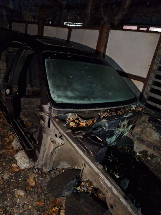 Продам тойоту Карина е на разбор