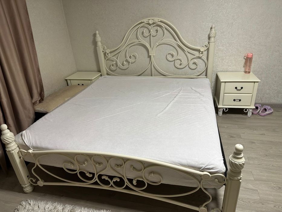 Продам кровать с матрасом