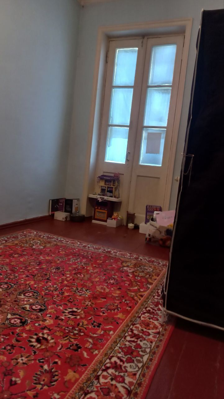 Яшнабад-й район.Куйлюк.2х комн-я  2этаж 2эт-ки.обшая плошадь.45кв.м