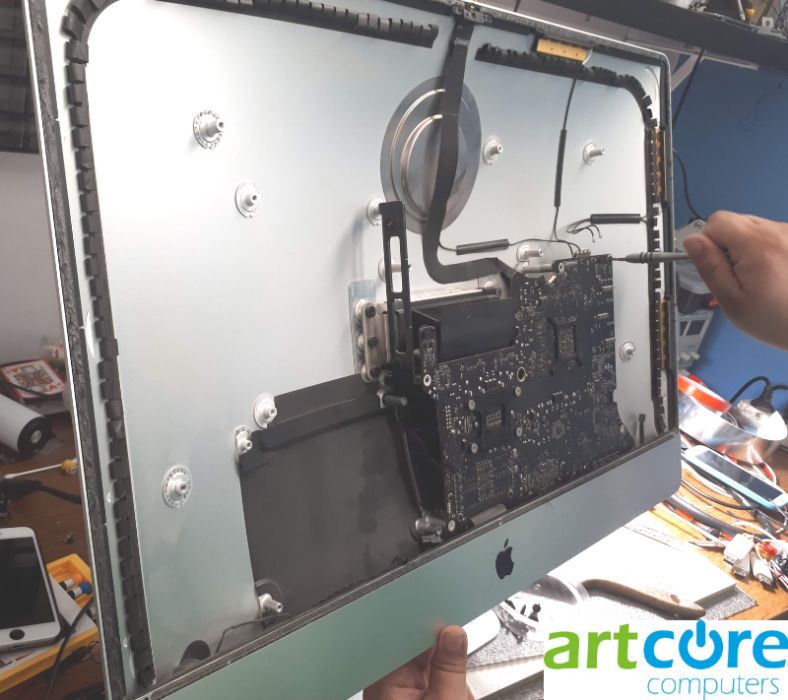 Service artcore: reparatii laptop, service calculatoare, curatare praf