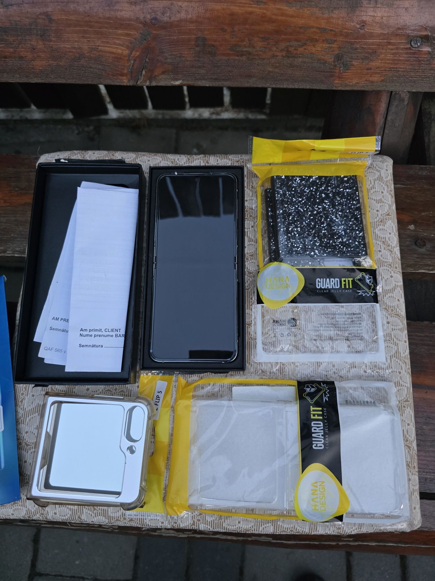 Samsung galaxy z flip 5 aproape nou