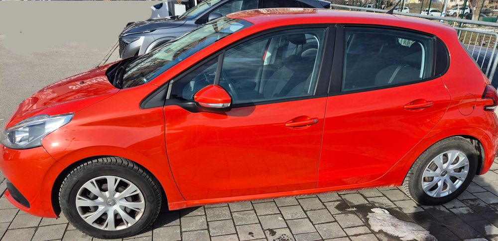Peugeot 208, 1.2, Хечбек, един собственик