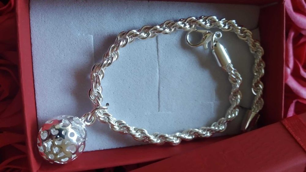 Сребърна гривна за дама. 8 налични модели.В подаръчна кутия.