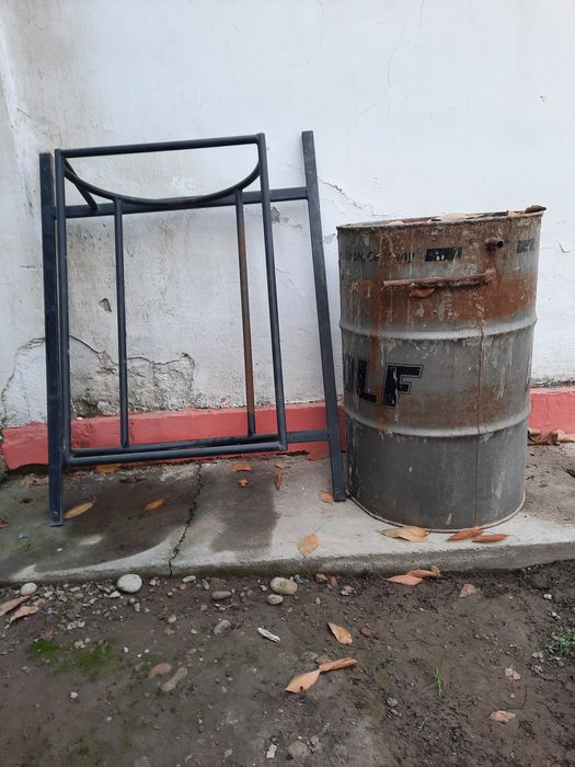 Letniy dush uchun tayyor bochka temir patstafkasi bilan