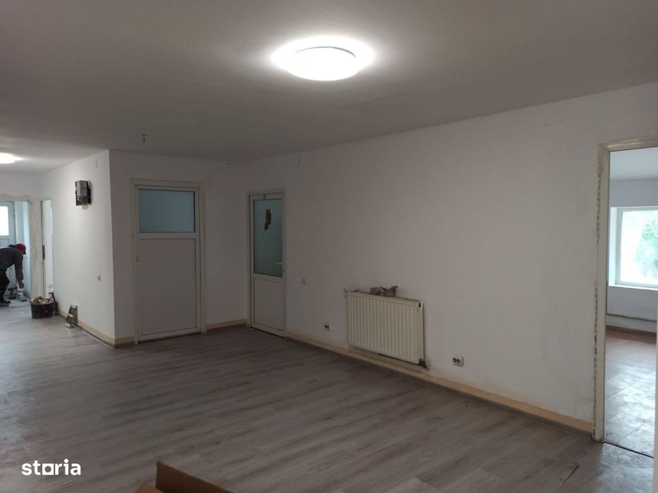 Spatiu, supr 11 mp, 1 minut metrou, pentru birou/cursuri/ateliere