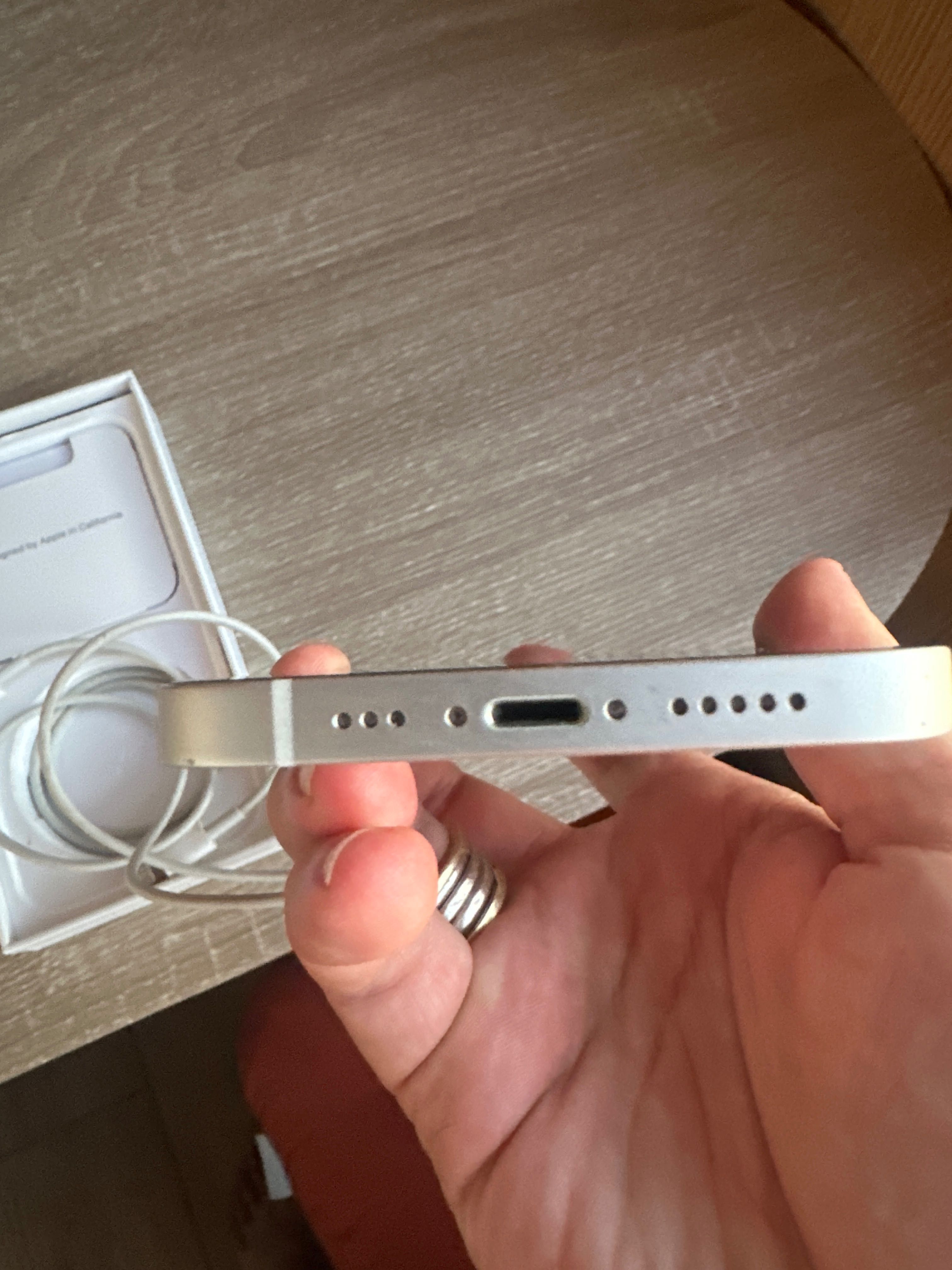 продавам iphone 12