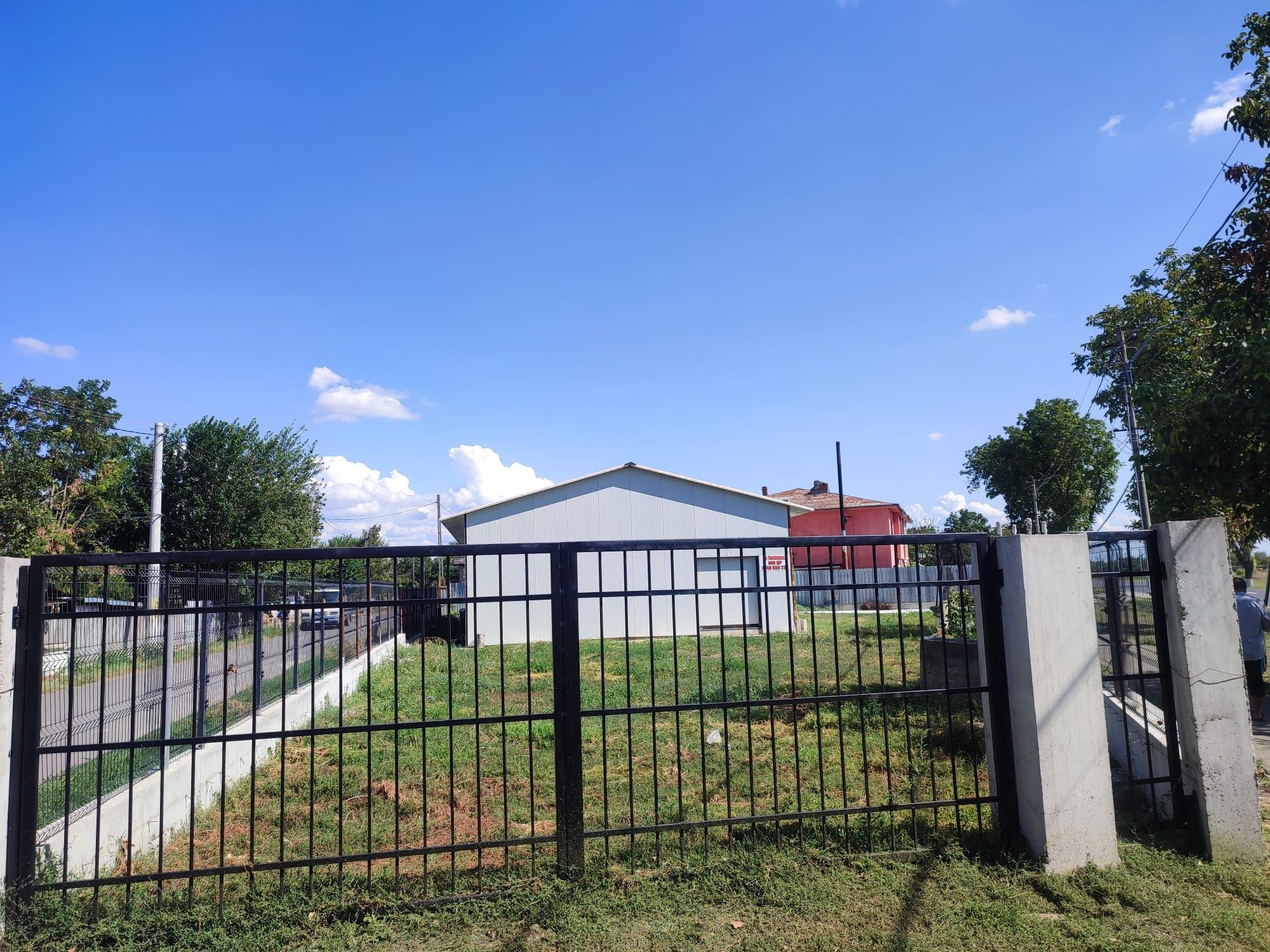 Hala 200 m +650m teren aferent ideal pentru ori ce activitate,