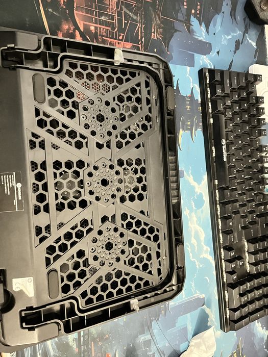 Vand laptop hp cu mici probleme