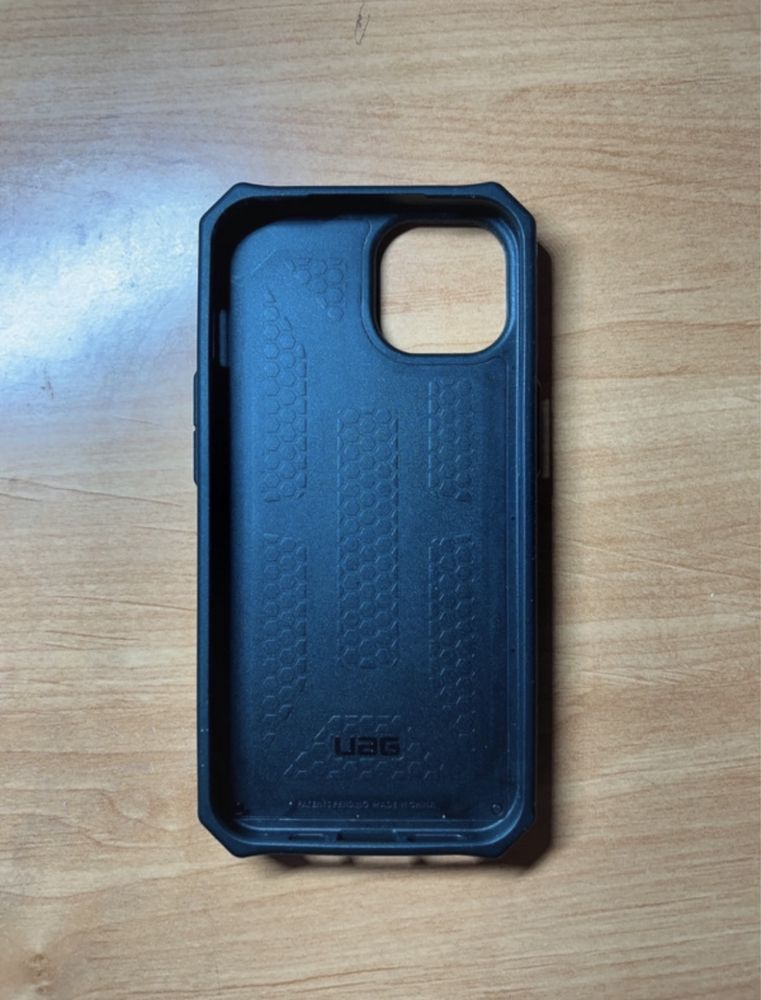 Vand husa UAG MONARCH CARBON pentru IPHONE 13/14