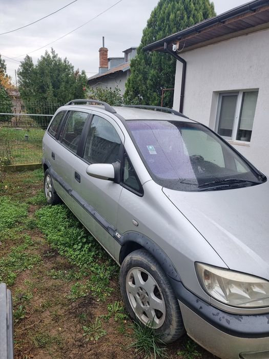 Vând Opel zafira
