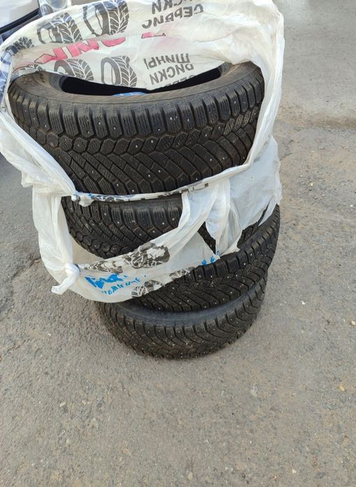 Зимние шипованные шины комплект