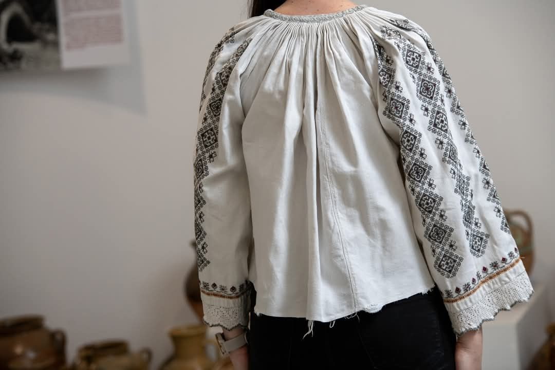Ie/costum popular/tradițional/folclor/cusut manual/handmade