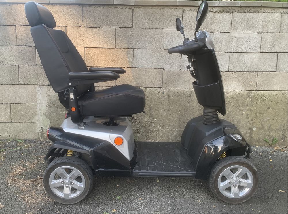 Scuter electric Kymko Maxer pentru persoanele cu dizabilitati