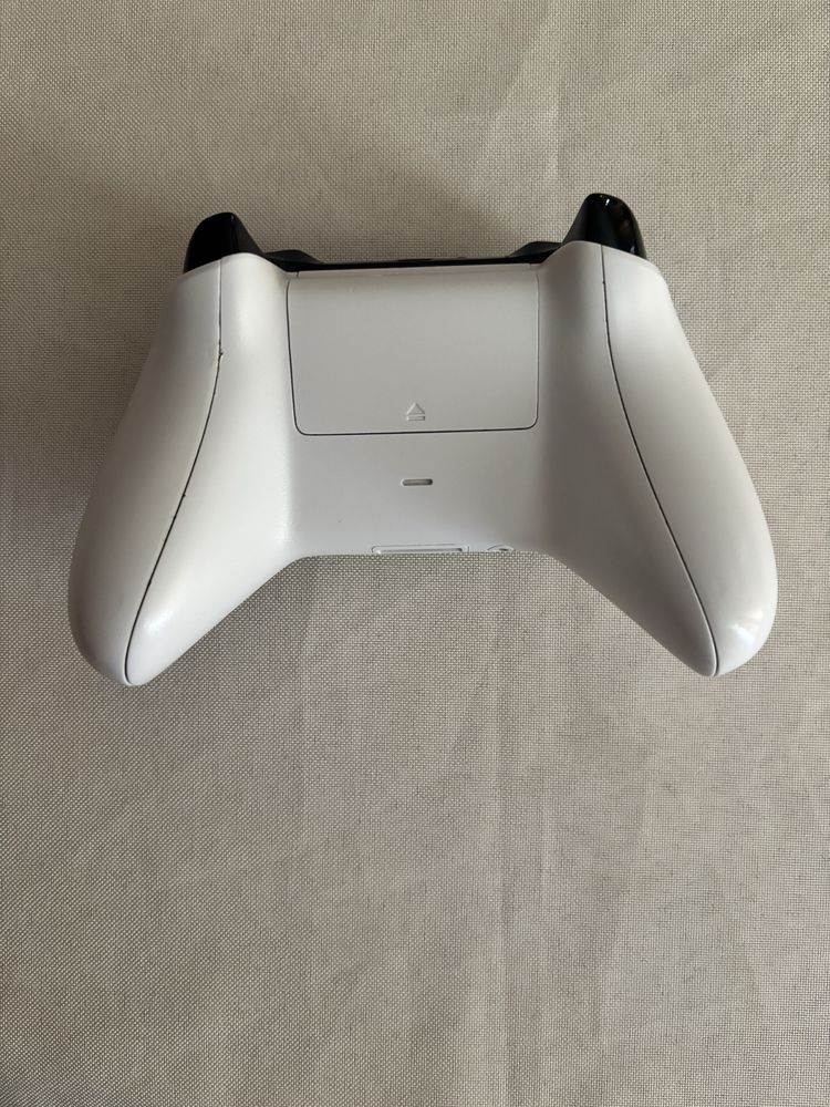 Xbox one s с игри в отлично състояние!