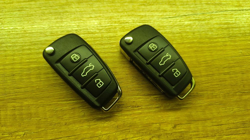 Комплект оригинални ключове за Ауди като НОВИ! 2 броя