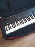 Vând pian yamaha cp 33