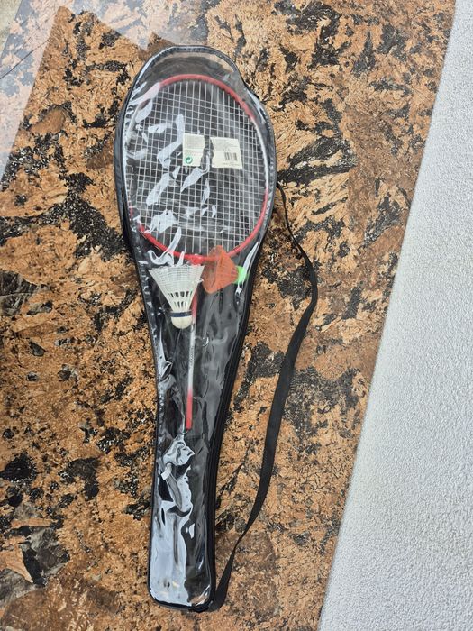 Vând Paleta badminton în stare bună(uzata),originala Disponibila 1