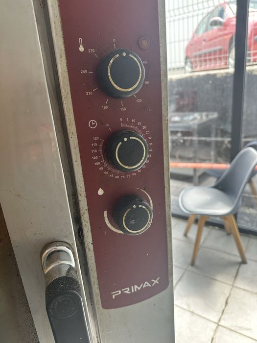 Продавам конвектомат за 10 тави primax