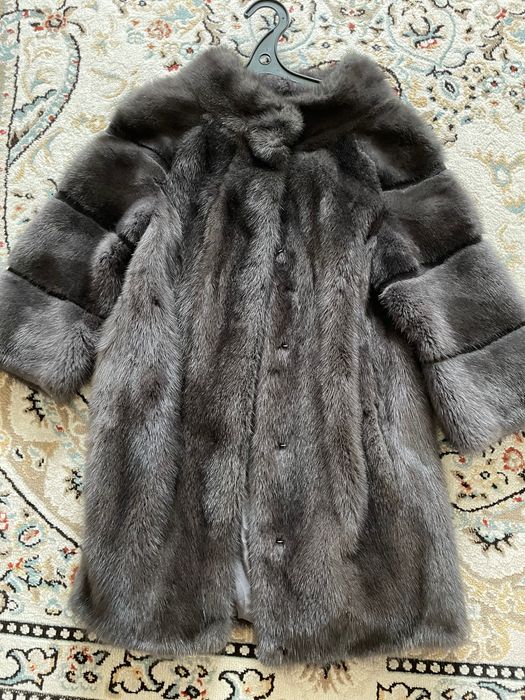 Прекрасная, теплая шуба в красивом сером цвете