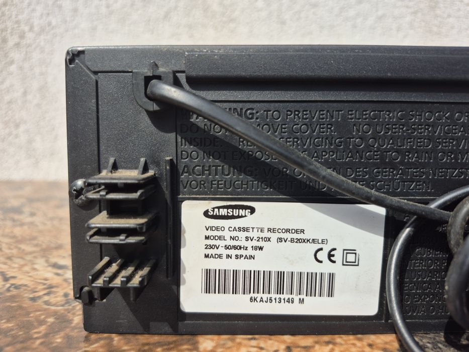 Vand video Marca Samsung model SV-210X , Made in Spain 

- video caset