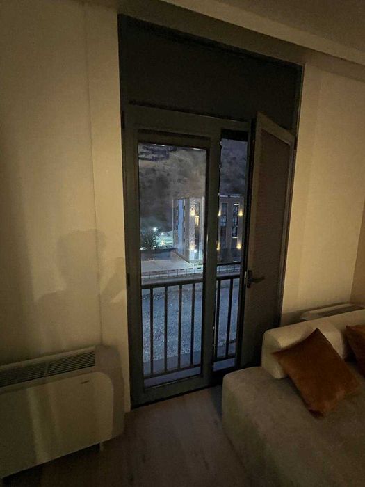 Ugam Riverda апартамент сотилади.  Биринчи линия сувга қараган. 5-этаж