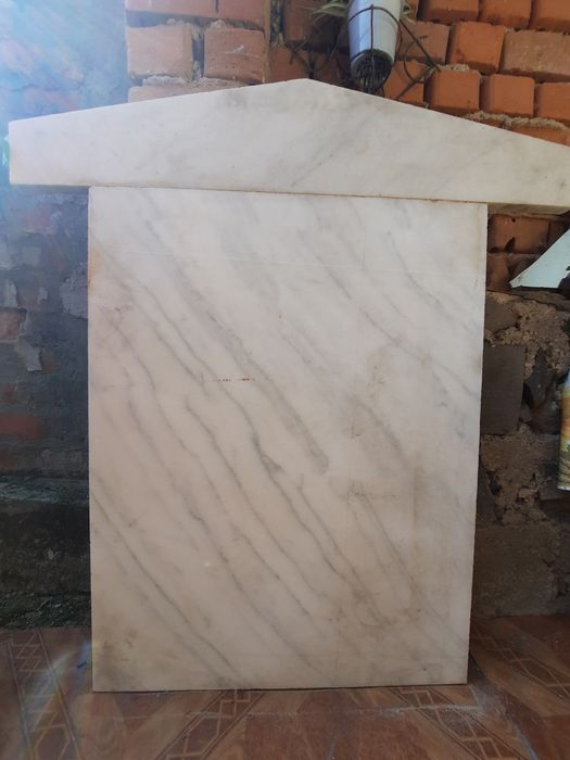 Placa funerară din marmură