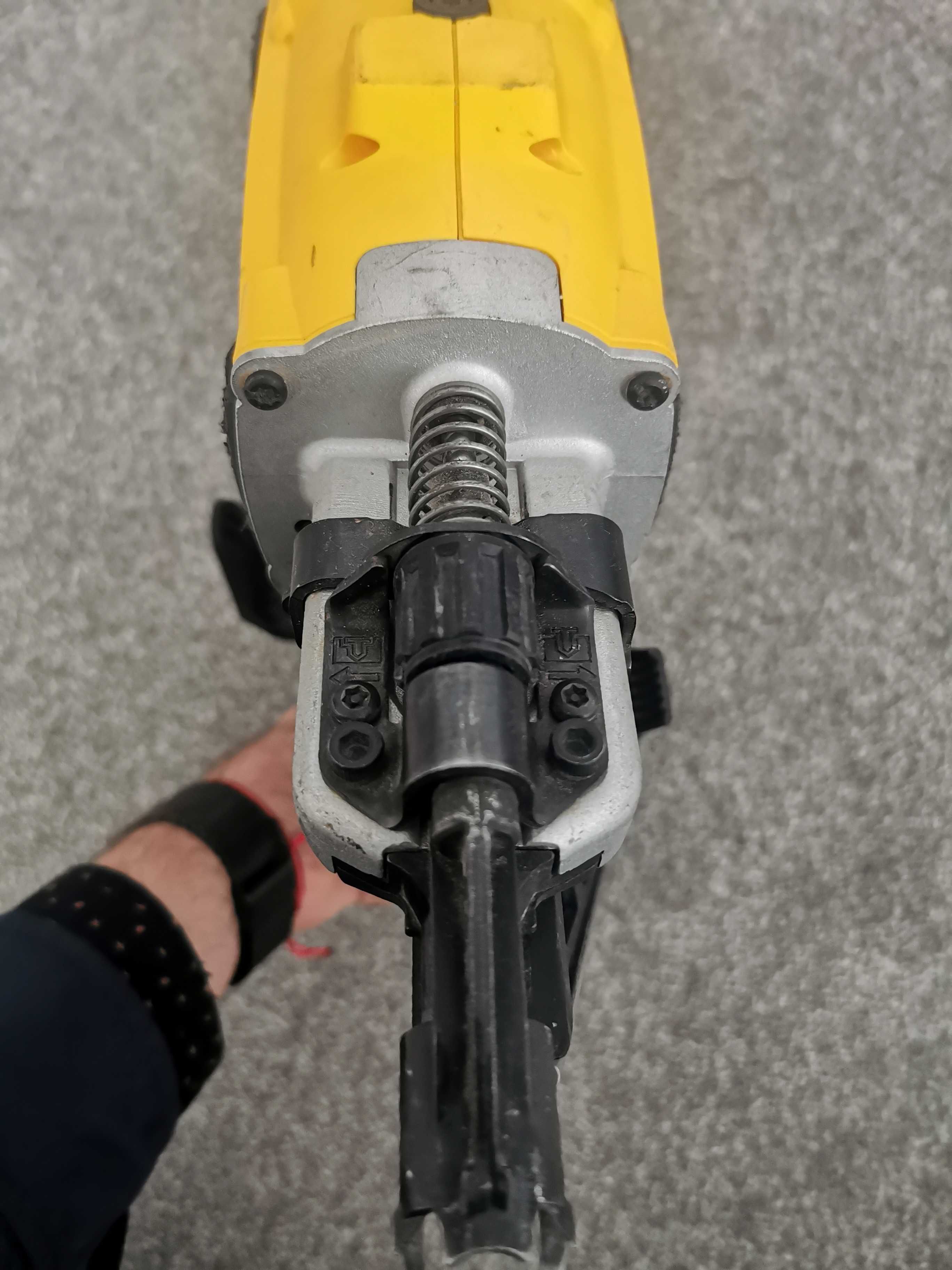 Такер  Пистолет безчетков за пирони 9см Девалт DEWALT DCN692 Type 3