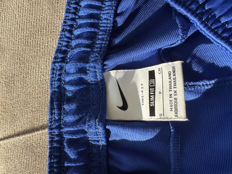 Оригинален екип Nike , размер S . Цена 100 лв .
