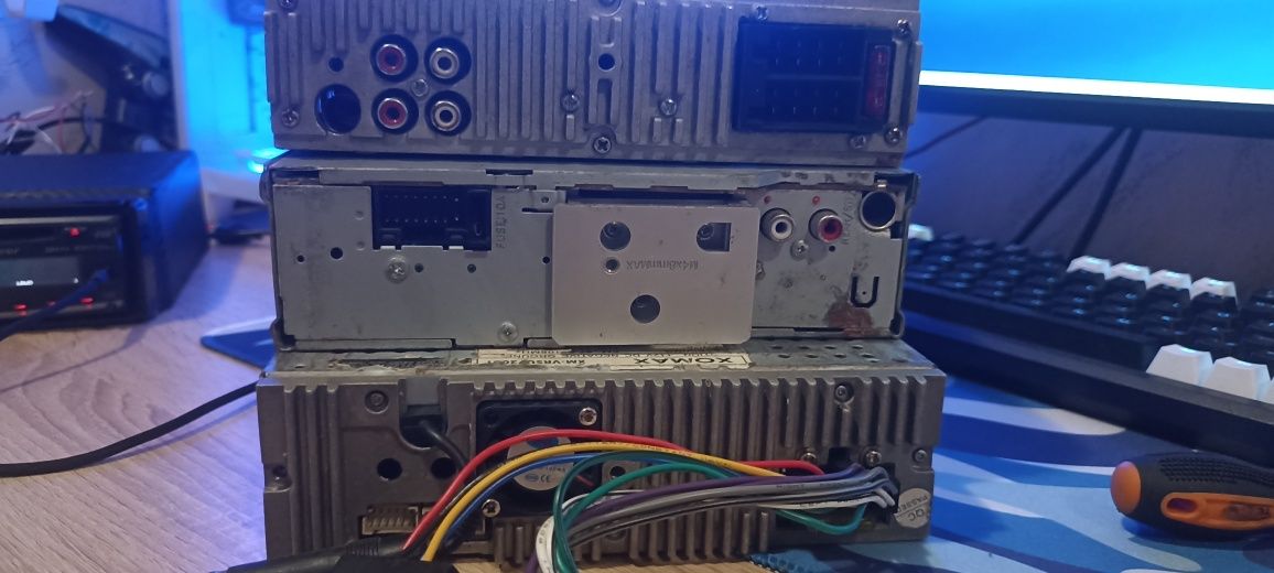 Спешно Продавам мултимедия Xomax и радио Kenwood