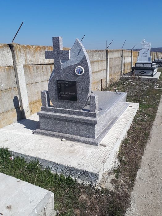 Monumente funerare din granit cu transport gratis in toata tara!