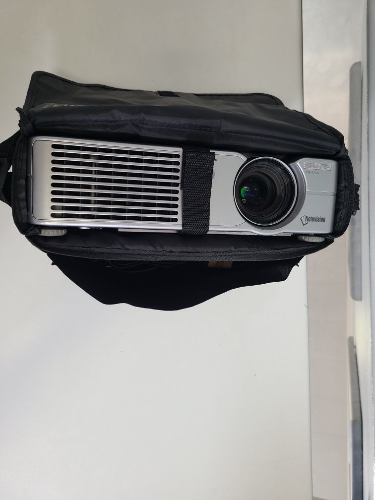 Proektor SHARP pg-a20x
