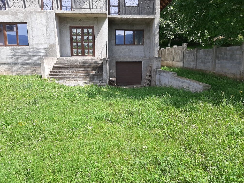 Vând casa zona Ursuleț