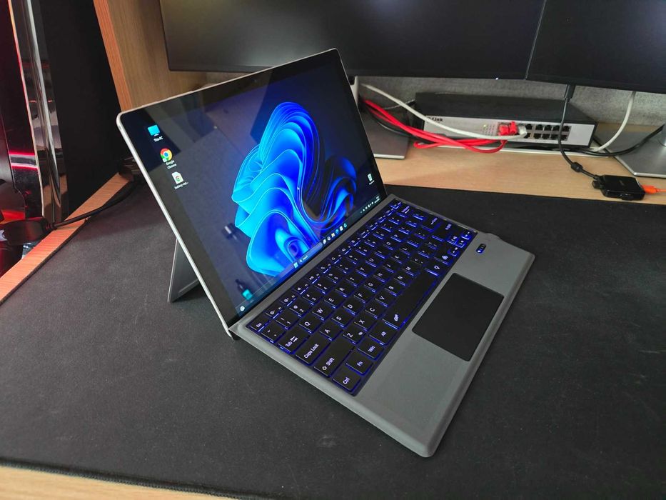 Microsoft Surface Pro 6 / i5 8th /8GB Ram / 256 SSD