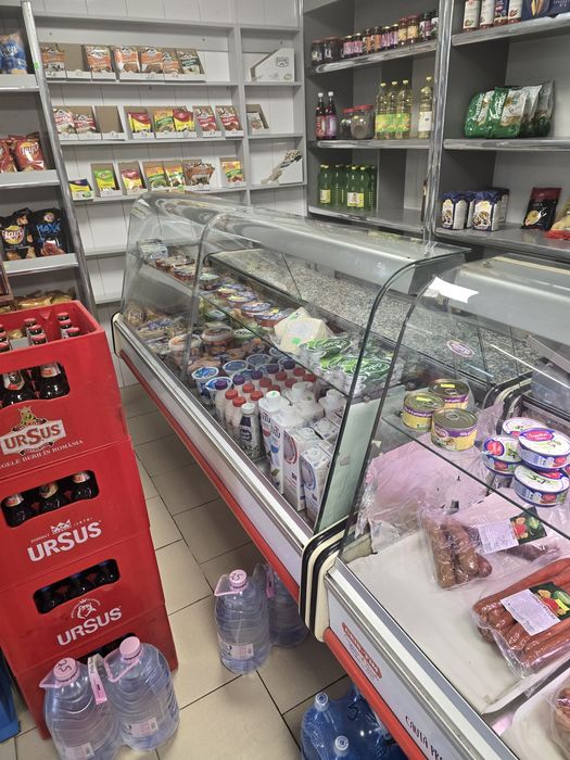 Vând vitrine frigorifice