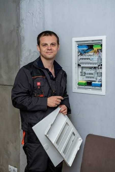 Электрик все районы Уральска. Услуги электрика при обрыве, замыкании.