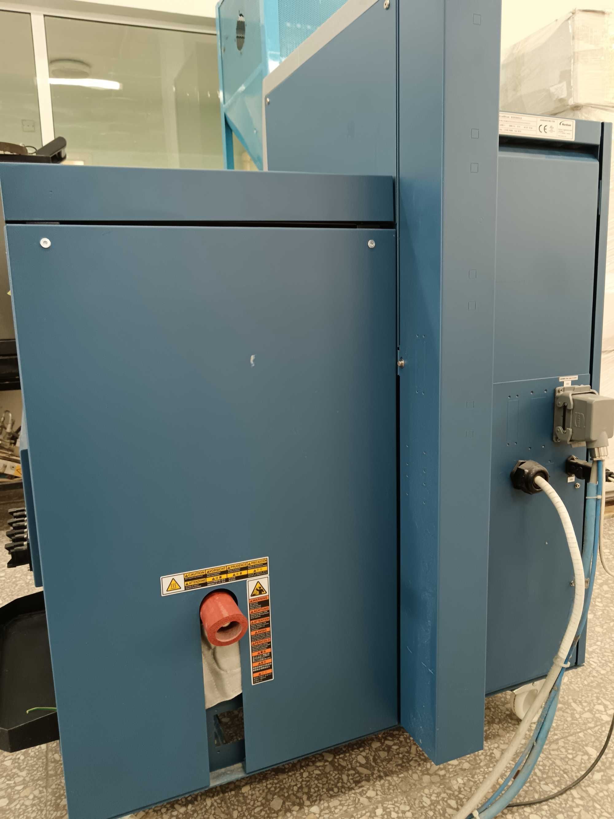 Машина за полагане на топлостопяемо лепило Nordson VersaBlue