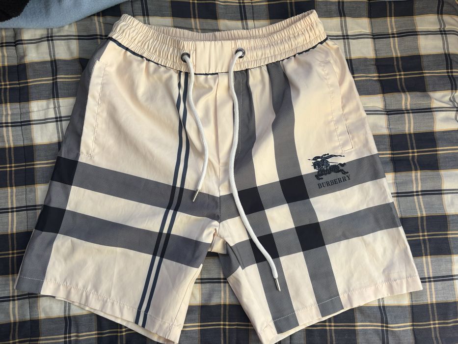 Burberry shorts | Къси панталони
