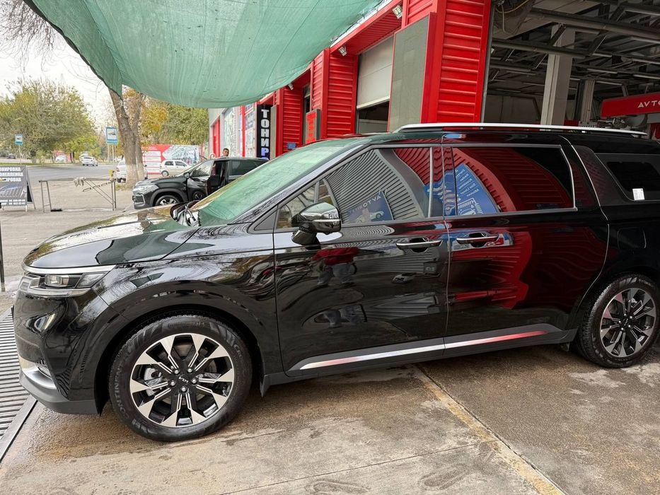 Kia karnival sotiladi