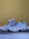Vand adidasi Nike Tn